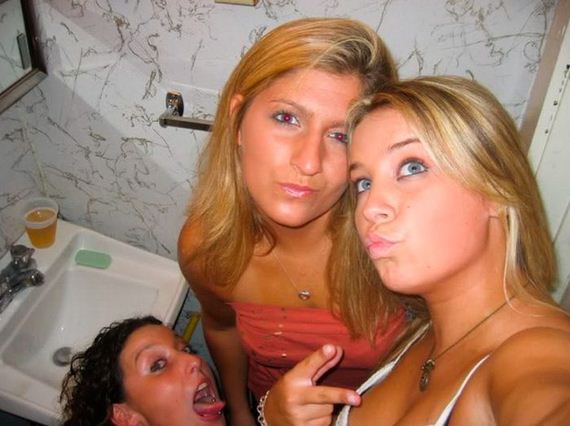 Drunk Girls Love Bathrooms